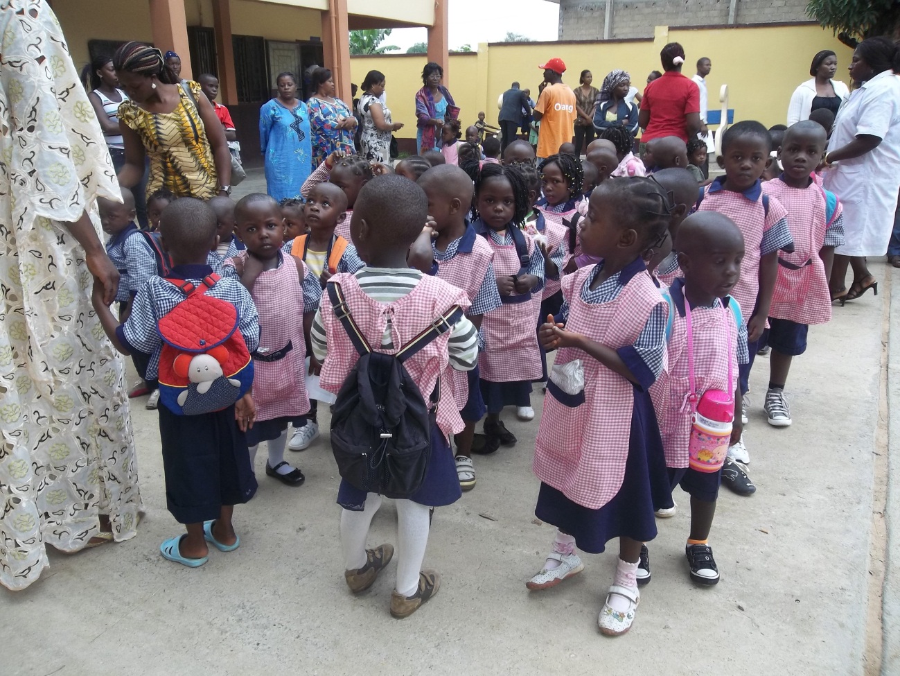 Bafia – Comienzo del año escolar 2012-13. Este 3 de septiembre de 2012 marca el principio de un nuevo curso escolar en Camerún.