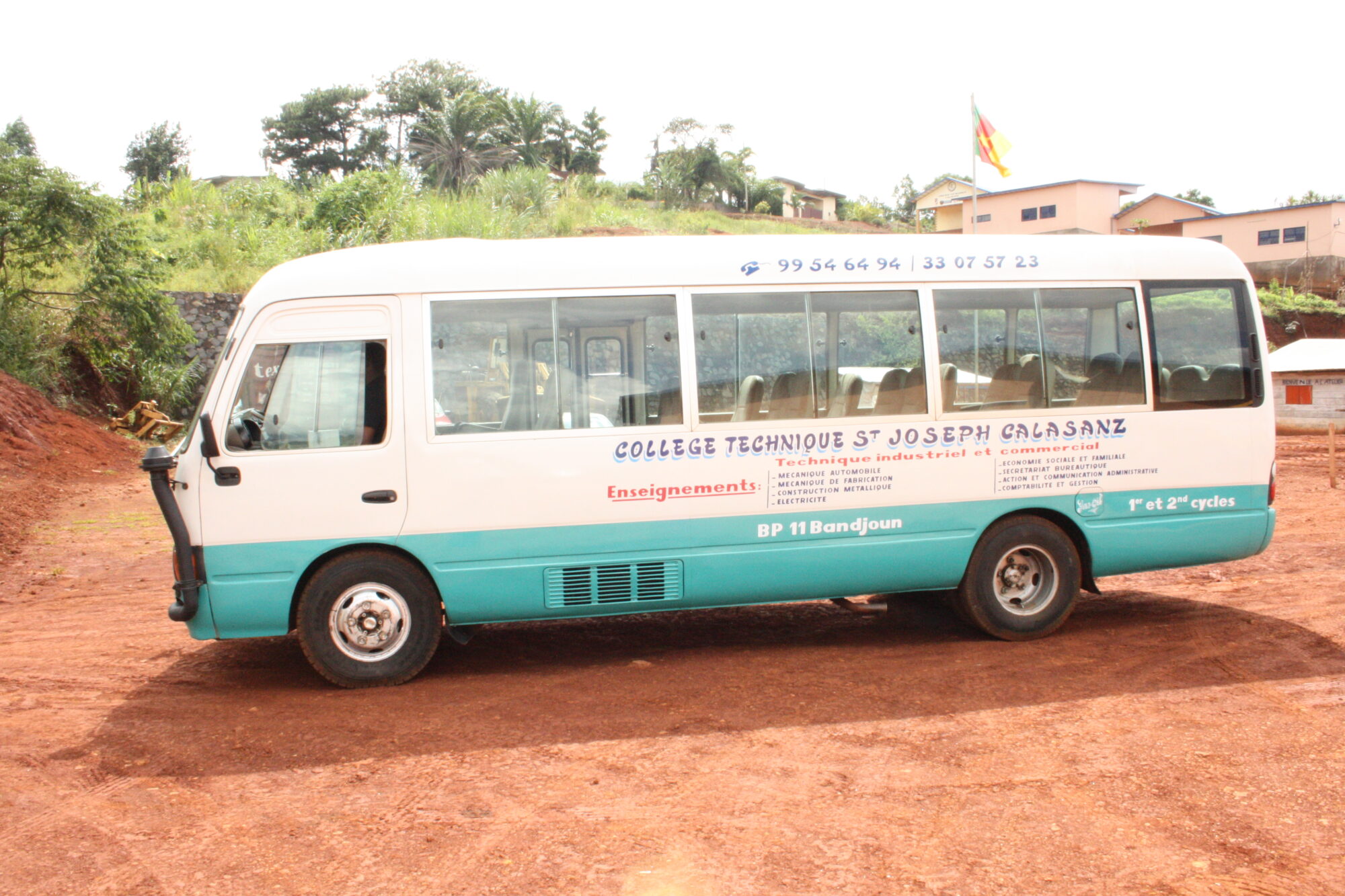 Nuevo autobús escolar en Bandjoun.