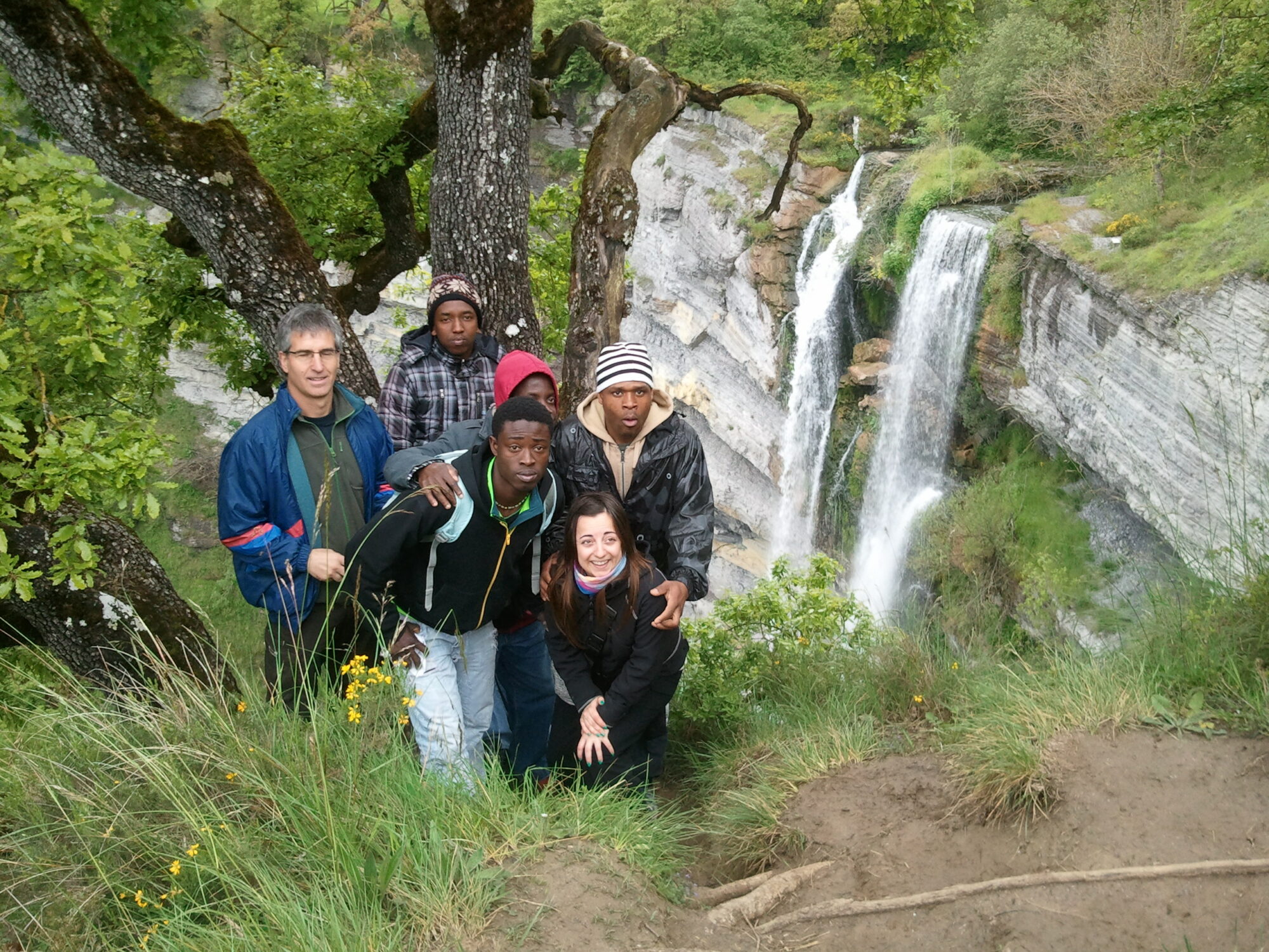 AUKERA VITORIA VISITA EL SALTO DEL NERVIÓN Y LA CASCADA DE GUJULI