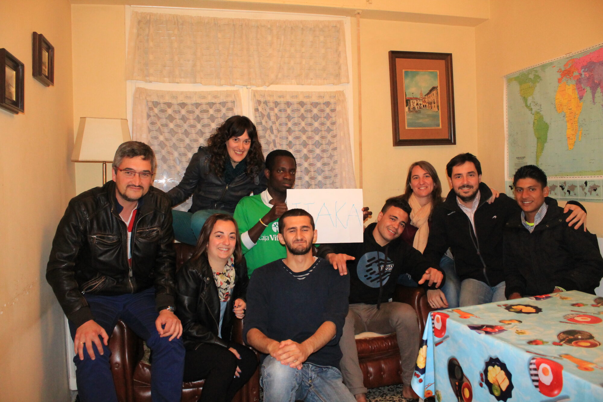 LA FRATERNIDAD CON EL HOGAR AUKERA