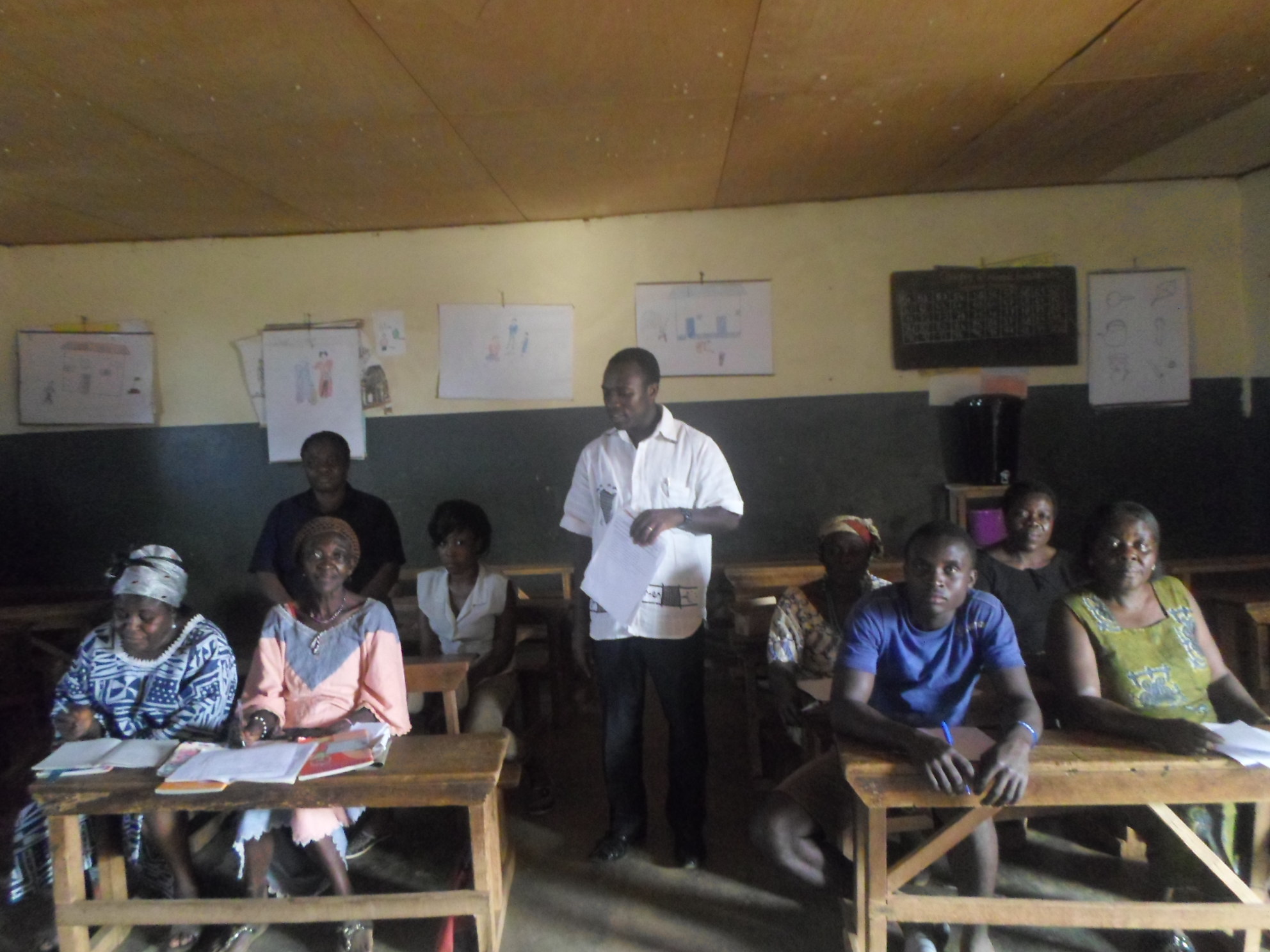 COURS D’ALPHABETISATION AU CENTRE SOCIO- EDUCATIF DE BAMENDA