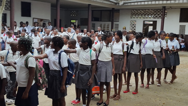 RENTREE SCOLAIRE A BATA (Guinée Equatoriale)