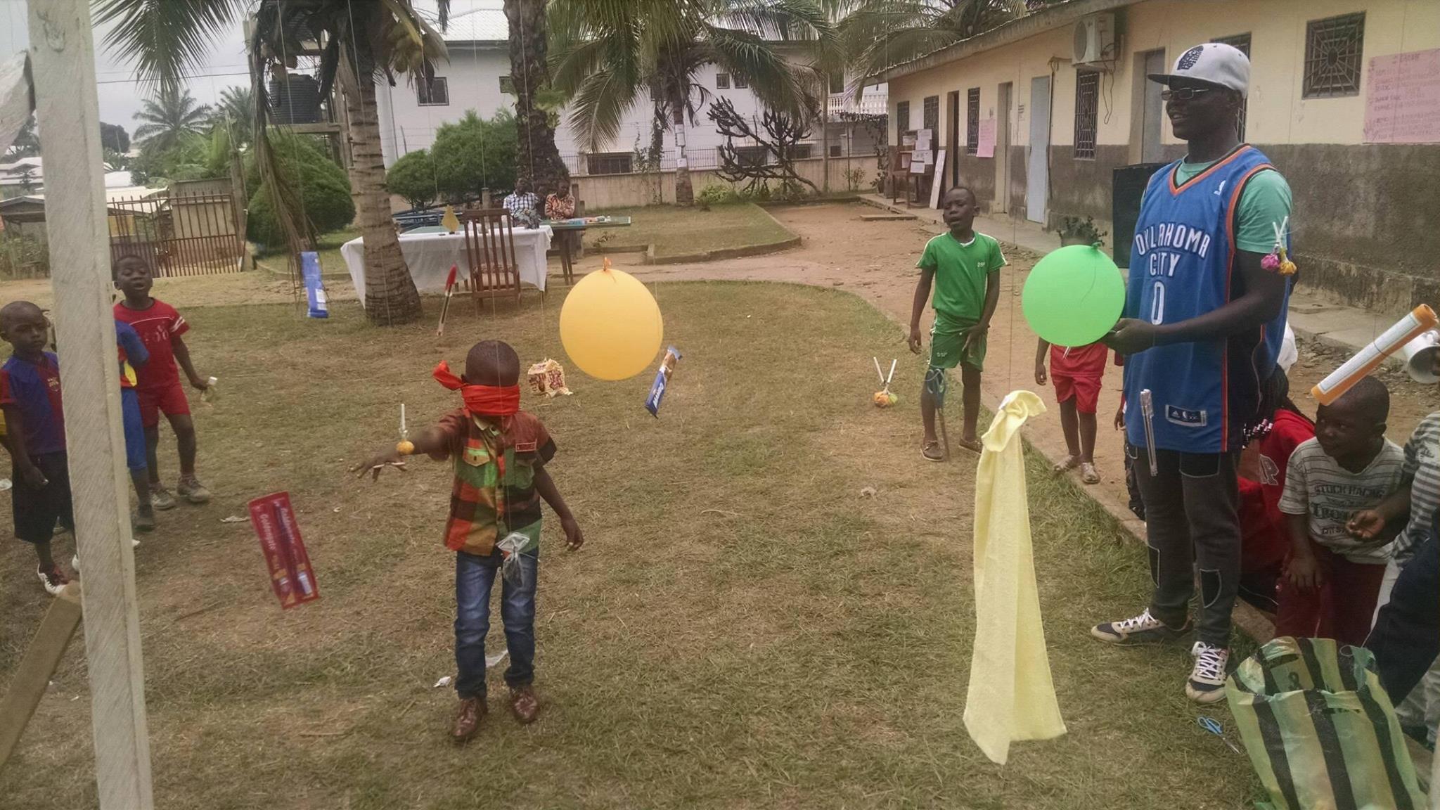 Juegos Olímpicos en la colonia de verano de Bafia