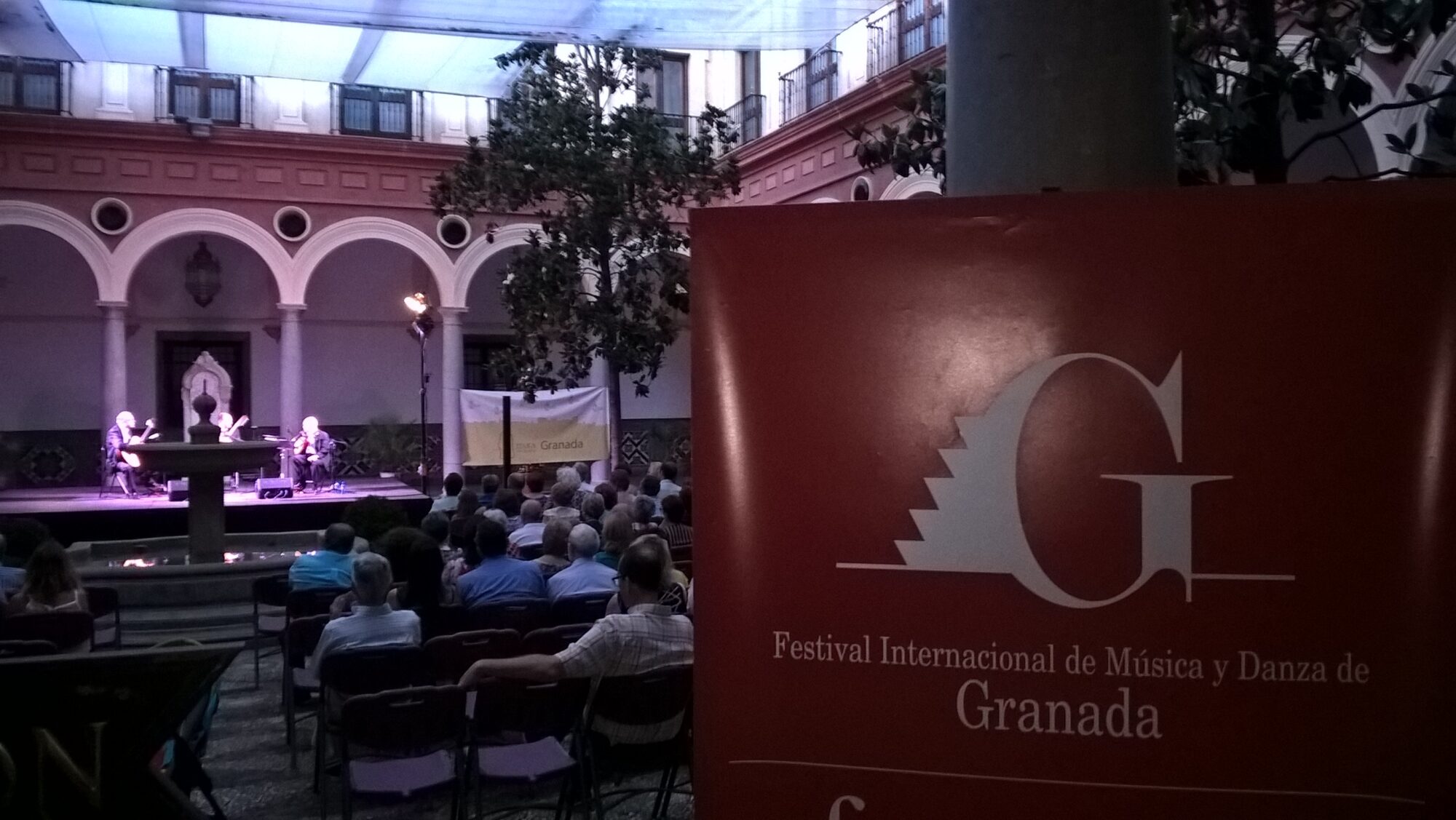 Concierto benéfico en el FEX