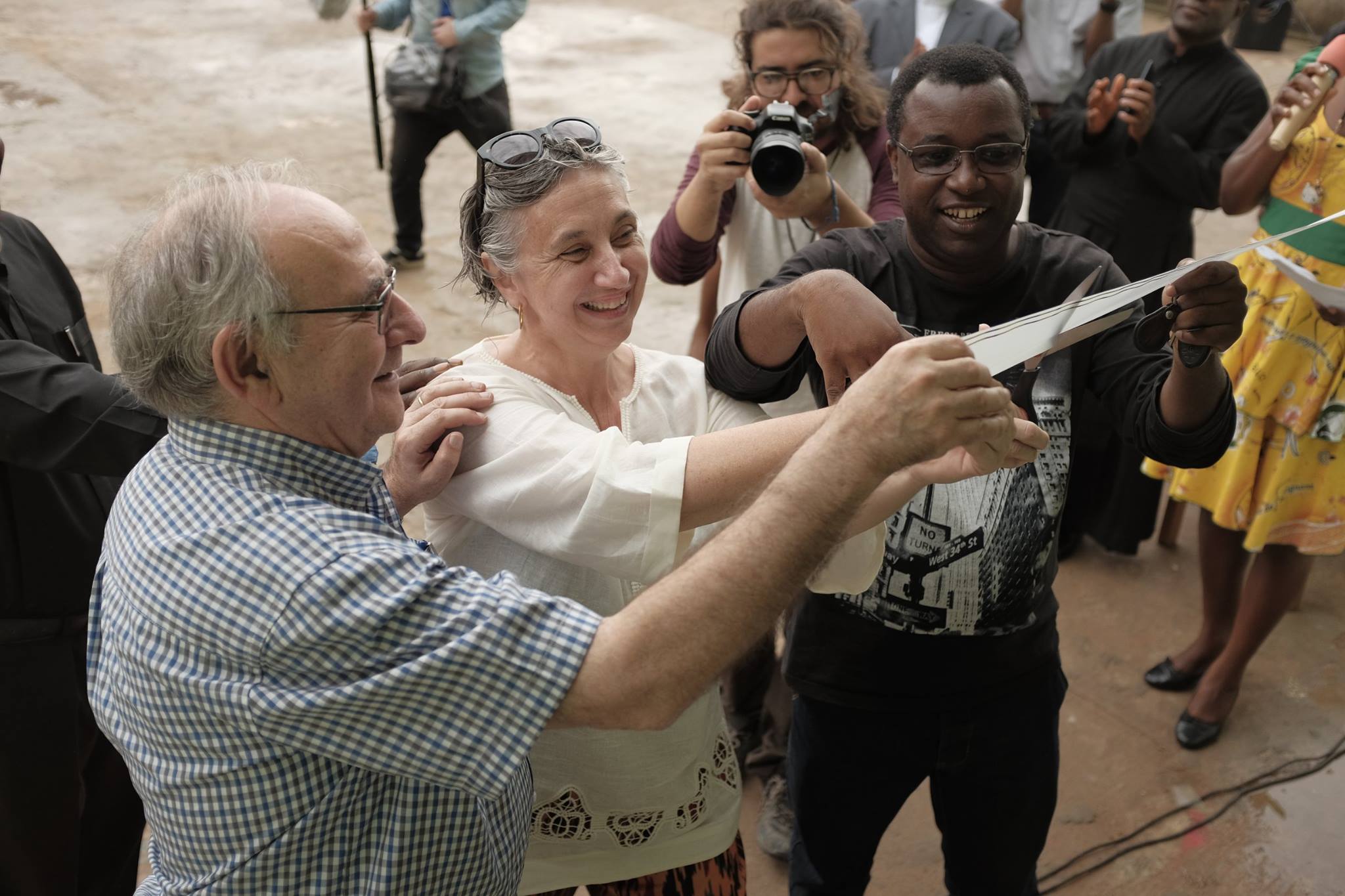 Inauguración de la escuela de primaria de Abobo en Yaoundé