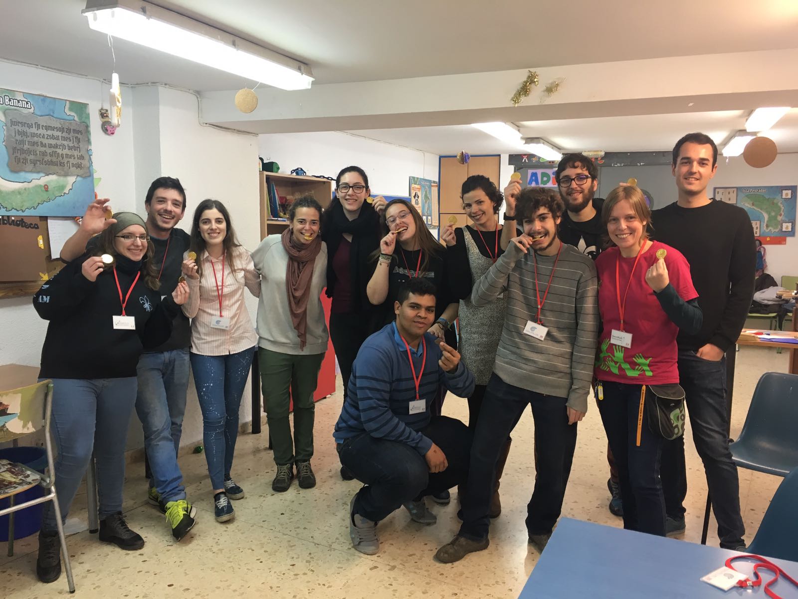 TRABAJO EN EQUIPO PARA ENCONTRAR EL TESORO