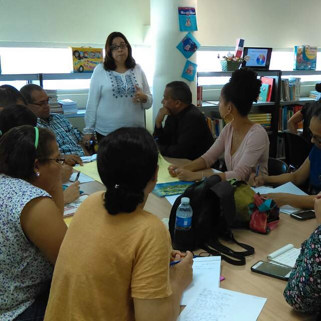 CCC La Puya- Santo Domingo. Las maestras de animación lectora participan de talleres en la Biblioteca Nacional.