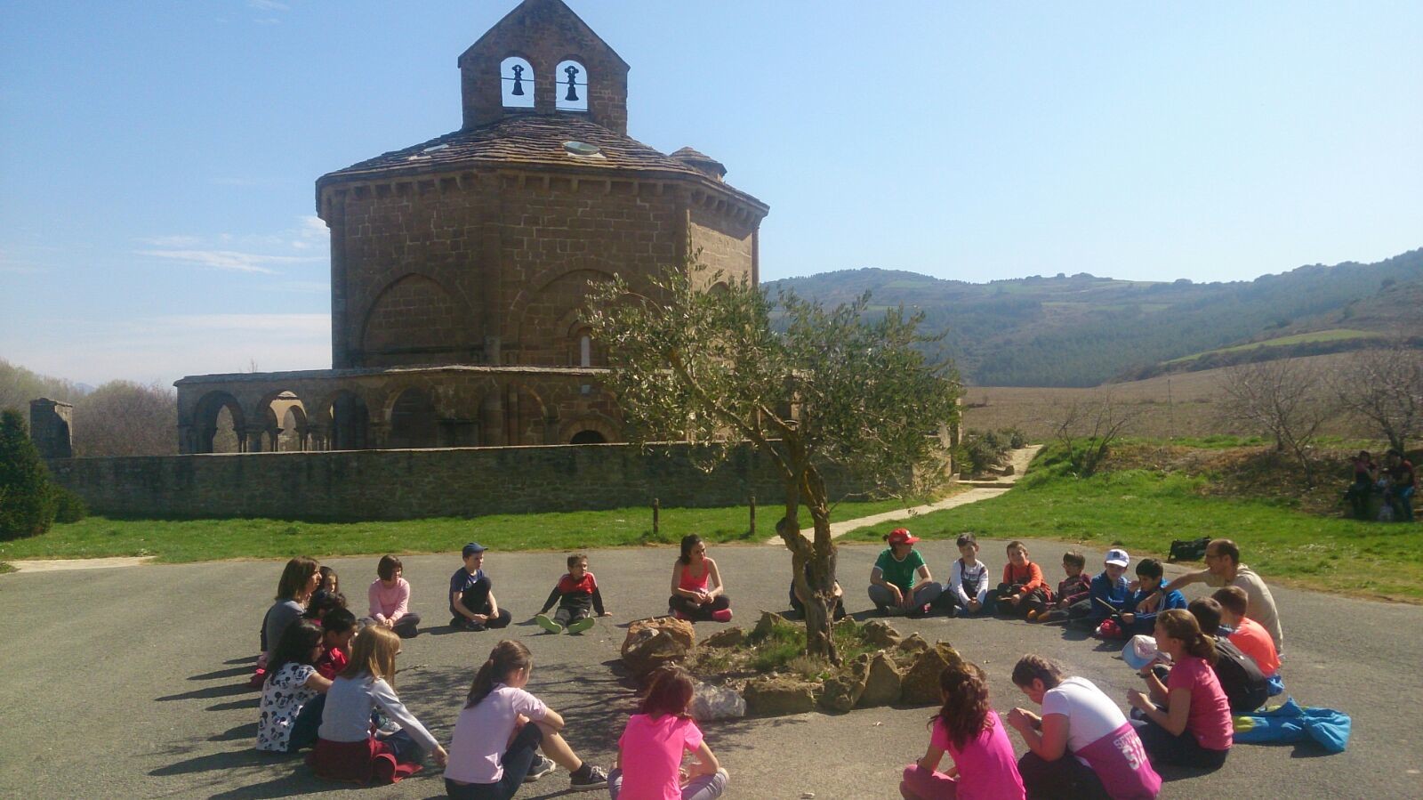 Excursión de los grupos de Tipi Tapa a la Ermita de Eunate