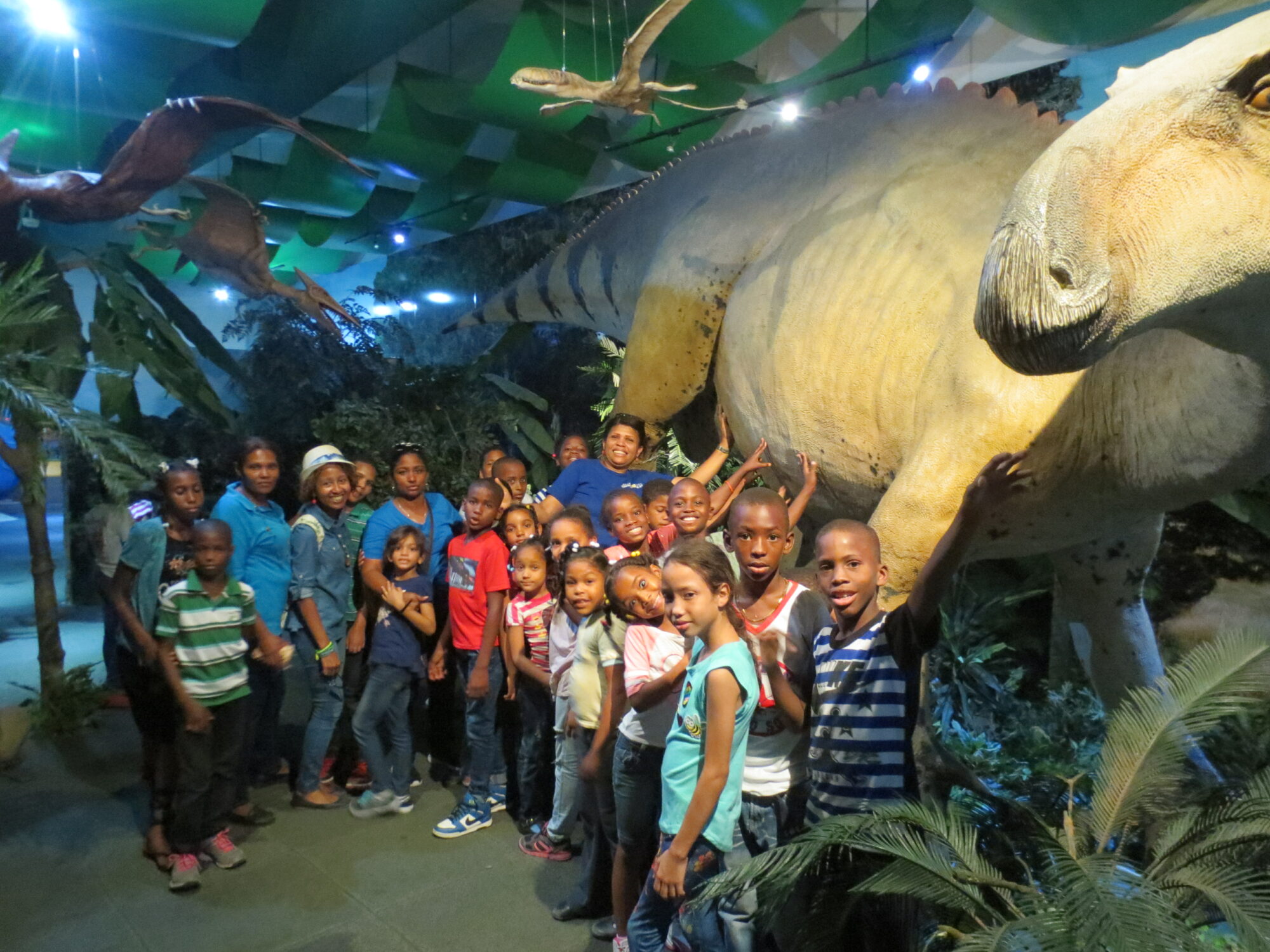 CCC La Puya- Santo Domingo.-Realiza paseo con niños de La Puya y La Romana.