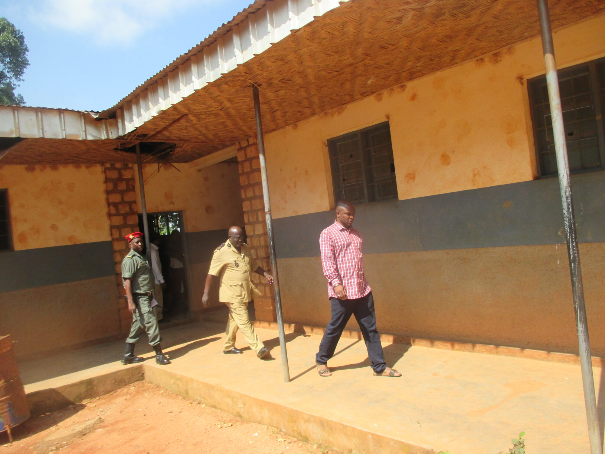 Visita en nuestras escuelas del jefe de distrito de Bamenda III