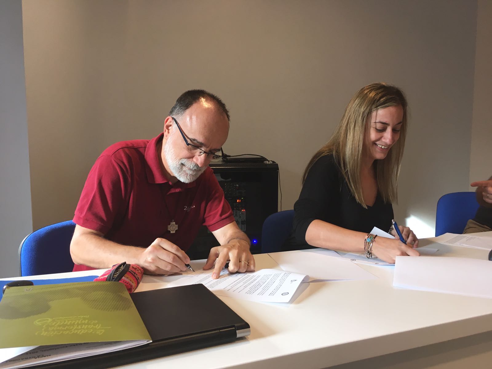 FIRMA DEL ACUERDO ANUAL ENTRE LA FRATERNIDAD DE BETANIA E ITAKA- ESCOLAPIOS