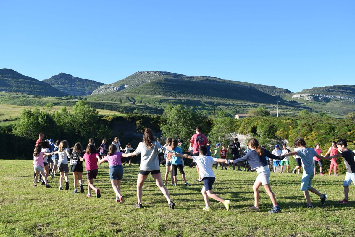 CIENTOS DE EDUCADORES DEL MOVIMIENTO CALASANZ E ITAKA - ESCOLAPIOS