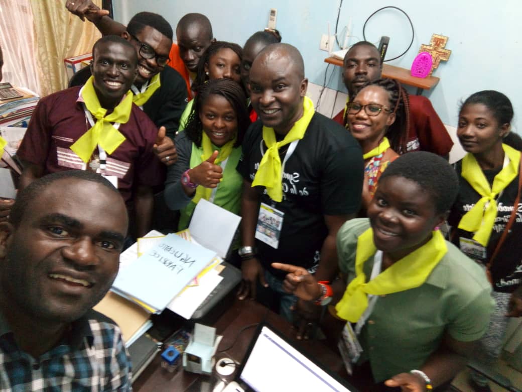 LOS PARTICIPANTES DEL SÍNODO EN ÁFRICA EN LA OFICIA DE ITAKA - ESCOLAPIOS