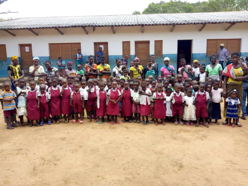 Comienza el curso en la escolinha de Pemba