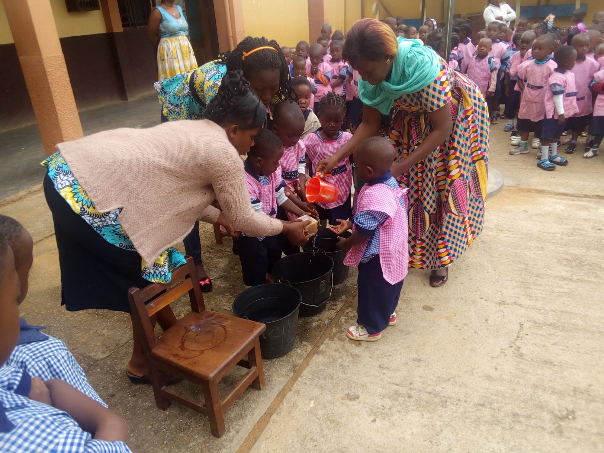 Célébration de la journée mondiale de lavage des mains à l'école Calasanz de BAFIA.
