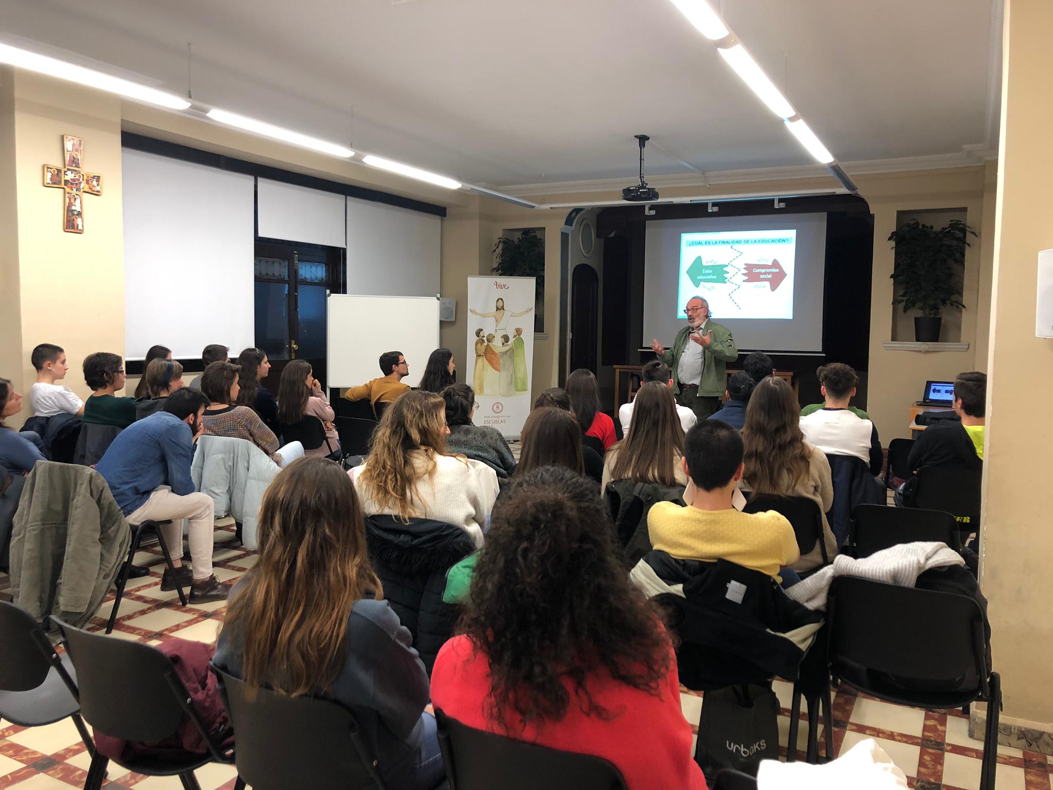 FORMACIÓN SOBRE ApS A CARGO DE JAVIER TORREGROSA EN VALENCIA