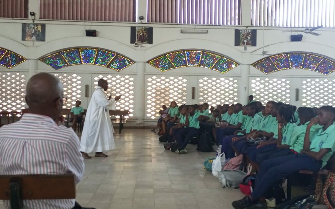 Messe anticipée de Pâques à l'Institut catholique calasanz