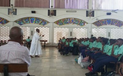 MISA DE PASCUA ANTICIPADA EN EL INSTITUTO CATÓLICO CALASANZ LIBREVILLE (GABÓN)