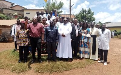 Visita del Secretariado de Educación Católica al Colegio Polivalente Bilingüe Saint Joseph Calasanz de Bandjoun y misa de despedida del Padre Marc NGUEMO, antiguo director del colegio