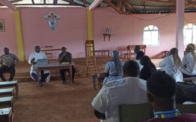 Sesión de formación del Ministerio con la familia educativa Calasanz Bandjoun.